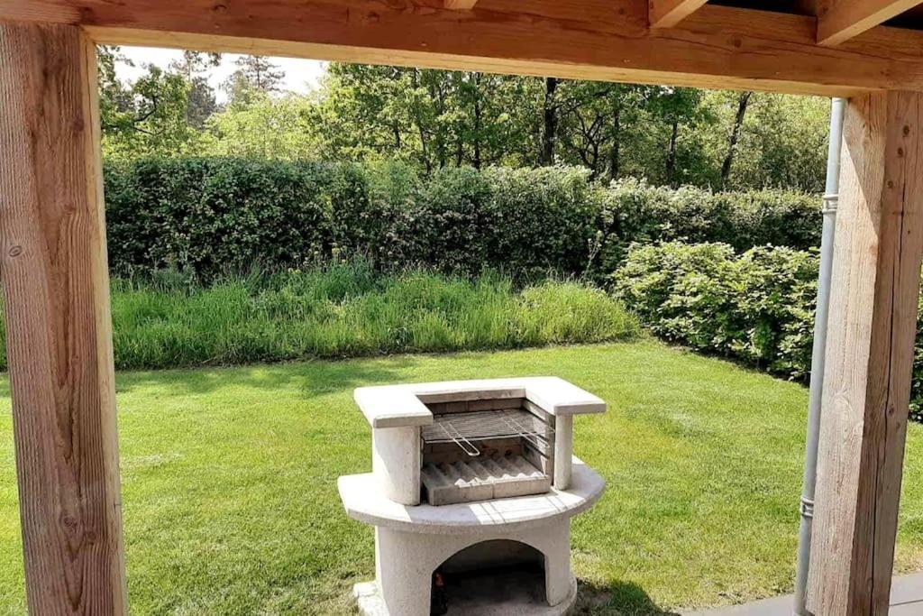 Vakantiehuis Eikzicht Gelegen Aan Het Bos Elsloo  Bagian luar foto