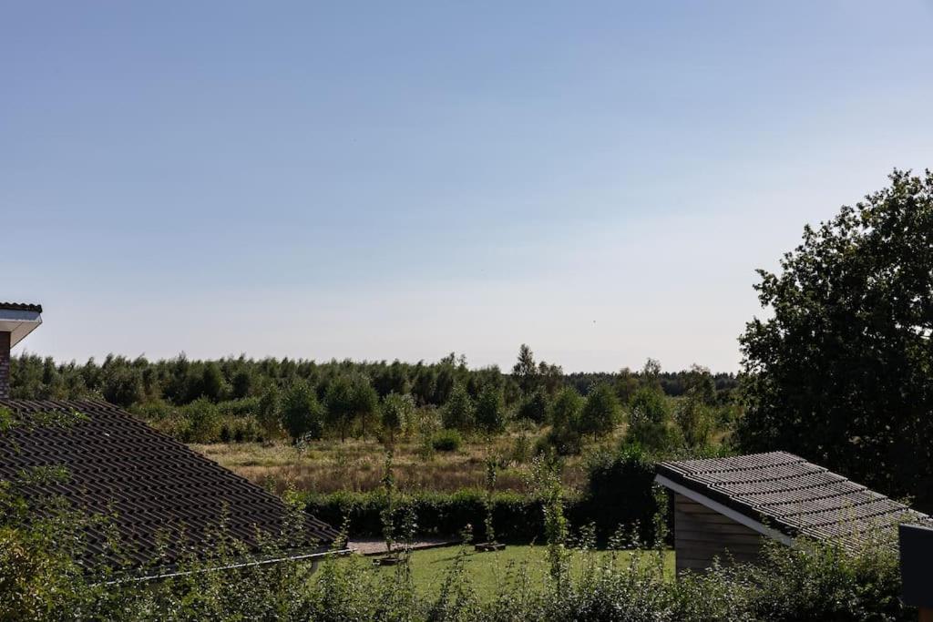 Vakantiehuis Eikzicht Gelegen Aan Het Bos Elsloo  Bagian luar foto