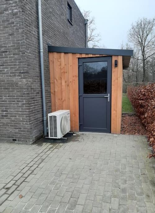 Vakantiehuis Eikzicht Gelegen Aan Het Bos Elsloo  Bagian luar foto