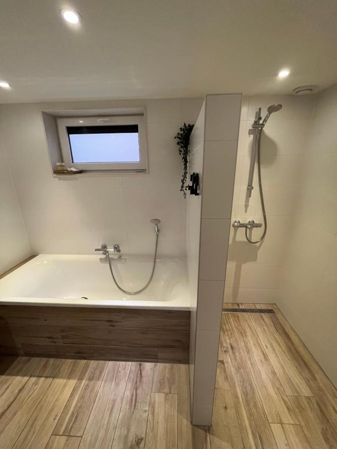 Vakantiehuis Eikzicht Gelegen Aan Het Bos Elsloo  Bagian luar foto