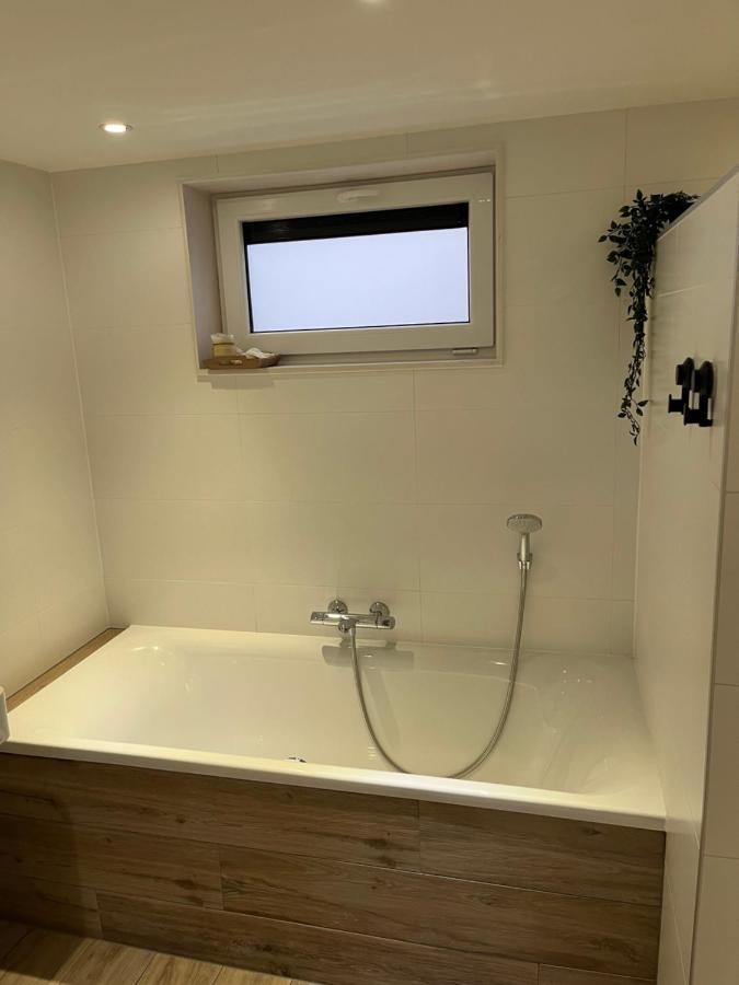 Vakantiehuis Eikzicht Gelegen Aan Het Bos Elsloo  Bagian luar foto